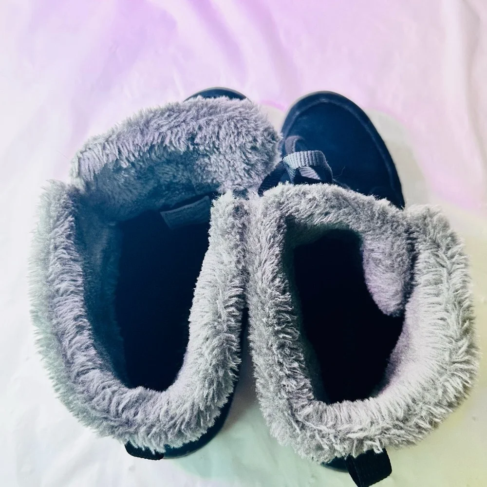 Columbia Women's Black Quilted Winter Boots with Gray Faux-Fur Trim